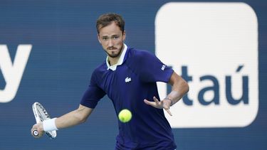 Medvedev se acerca al No. 1, Cerúndolo no para en Miami