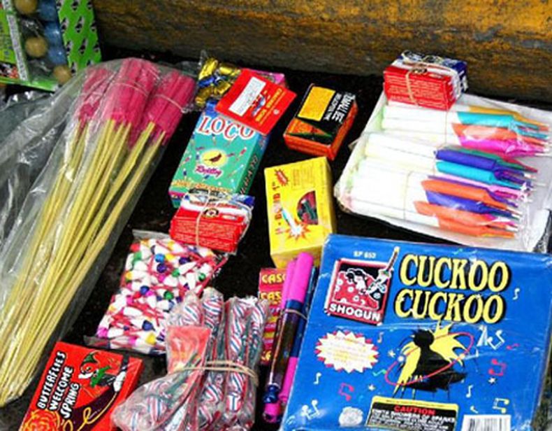 En vísperas de la última noche del año, el Departamento de Bomberos de Miami-Dade inspeccionó hoy a diferentes establecimientos que venden fuegos pirotécnicos para asegurarse de que cumplen con los códigos de seguridad.