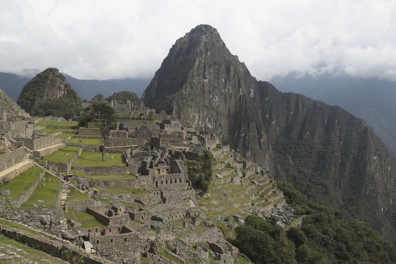 ARCHIVO - El sitio arqueológico de Machu Picchu cerrado en medio de la pandemia del COVID-19 en el departamento de Cusco, Perú, el 27 de octubre de 2020. (AP Foto/Martín Mejía. Archivo)