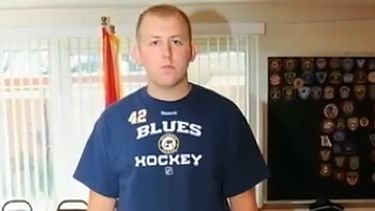 americateve | Esto mientras la familia del joven afroamericano se presentó ante las cámaras de otra cadena nacional y opinó sobre las declaraciones del oficial.