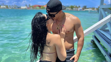yomil y daniela reyes se desnudan para promocionar su proximo videoclip juntos