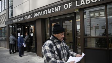 Solicitudes de apoyo por desempleo se disparan en EEUU