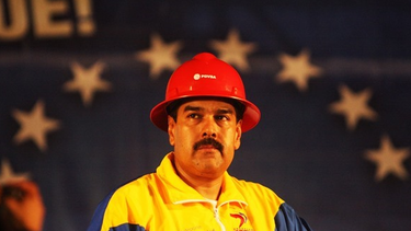 Maduro indeciso entre subir gasolina en cuartos o semifinales