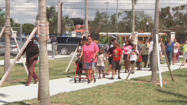 continuan los esfuerzos comunitarios para ayudar a los mas afectados por el huracan irma