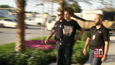 arrestan a joven en hialeah que robo auto y luego se estrello contra un carro de policia