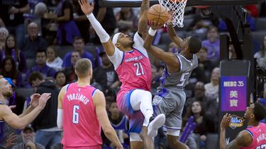 Wizards vencen 125-111 a Kings; Kuzma termina con 32 puntos