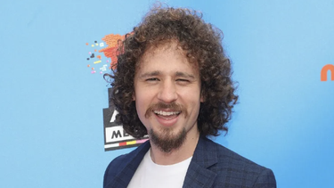 luisito comunica cumplio aparecio en la portada de playboy