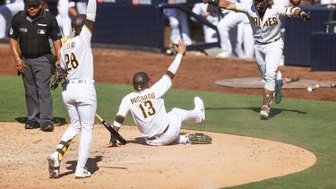 Machado anota en la 10ma; Padres superan a Rockies