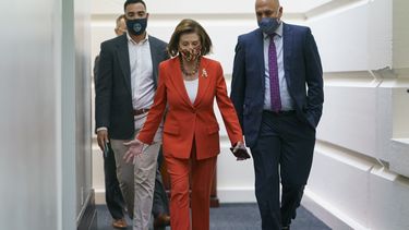 Pelosi dice que espera terminar proyecto de presupuesto
