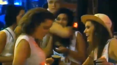 americateve | La Empresa de Telecomunicaciones Cubana S.A (ETECSA) emitió una nota informativa en la que daba a conocer su preocupación y molestia por los teléfonos públicos dañados. A los equipos les están rompiendo las alcancías para robarles el dinero recaudado.