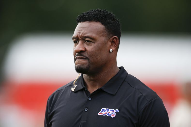 DEP-NFL MCGINEST-ARRESTO