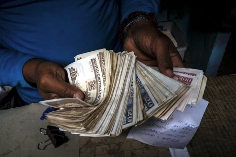 Se dispara el valor del dólar en Cuba: ahora se cotiza en el mercado negro a 100 pesos cubanos por cada dólar