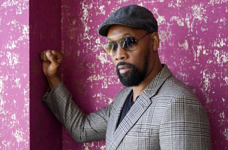 El músico, actor y cineasta RZA posa para un retrato en su oficina, el miércoles 28 de agosto de 2024, en Los Ángeles. (Foto AP/Chris Pizzello)