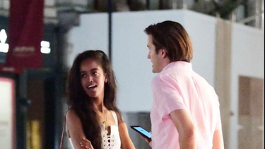 la salida romantica de malia obama por las calles de londres