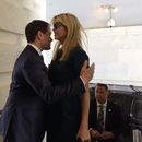 Marco Rubio bromea con foto de abrazo fallido a Ivanka Trump