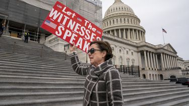 Pelosi y Trump intercambian críticas por juicio político