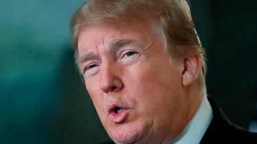 Trump acusa a prensa de “mentirosa”, defiende a Sinclair