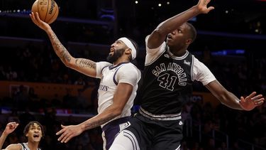 Davis comanda triunfo de Lakers sobre Spurs