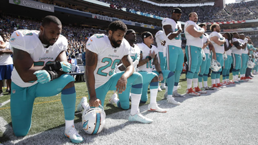 jugadores de la nfl se arrodillan durante el himno de ee.uu. tras criticas de trump