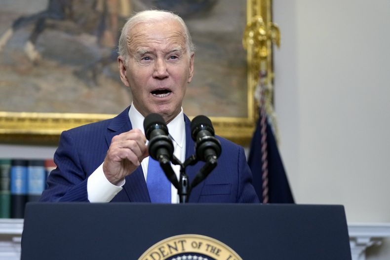El presidente estadounidense Joe Biden habla sobre la inteligencia artificial en la Sala Roosevelt de la Casa Blanca, el viernes 21 de julio de 2023, en Washington. (AP Foto/Manuel Balce Ceneta)