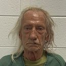 Esta imagen de una ficha policial proporcionada por la policía del condado Will en Joliet, Illinois, muestra a Joseph M. Czuba. Czuba fue acusado de crimen de odio y otros cargos por matar a puñaladas a un niño pequeño y herir de gravedad a una mujer porque eran musulmanes, en un ataque asociado a la guerra en Oriente Medio entre Israel y Hamas. (Policía del condado Will via AP)