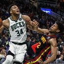 Antetokounmpo mete 43 puntos y Bucks superan a Hawks 124-115