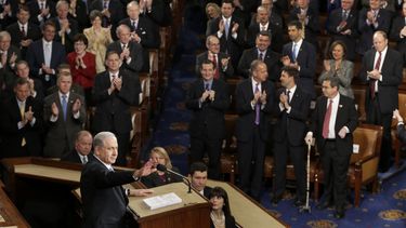 ARCHIVO - El primer ministro israelí Benjamin Netanyahu habla el 3 de marzo de 2015, ante una sesión conjunta del Congreso estadounidense en el Capitolio, en Washington. (AP Foto/J. Scott Applewhite, Archivo)