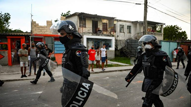 fiscalia militar acusa a policia que mato a un manifestante en la güinera