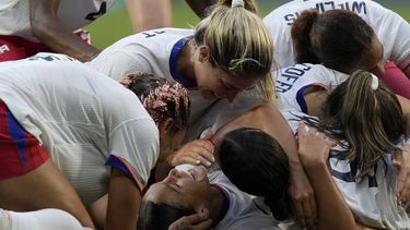 Sophia Smith celebra tras anotar el gol de Estados Unidos en la victoria 1-0 ante Alemania en las semifinales del fútbol femenino de los Juegos Olímpicos de París, el martes 6 de agosto de 2024, en Decines, Francia. (AP Foto/Silvia Izquierdo)