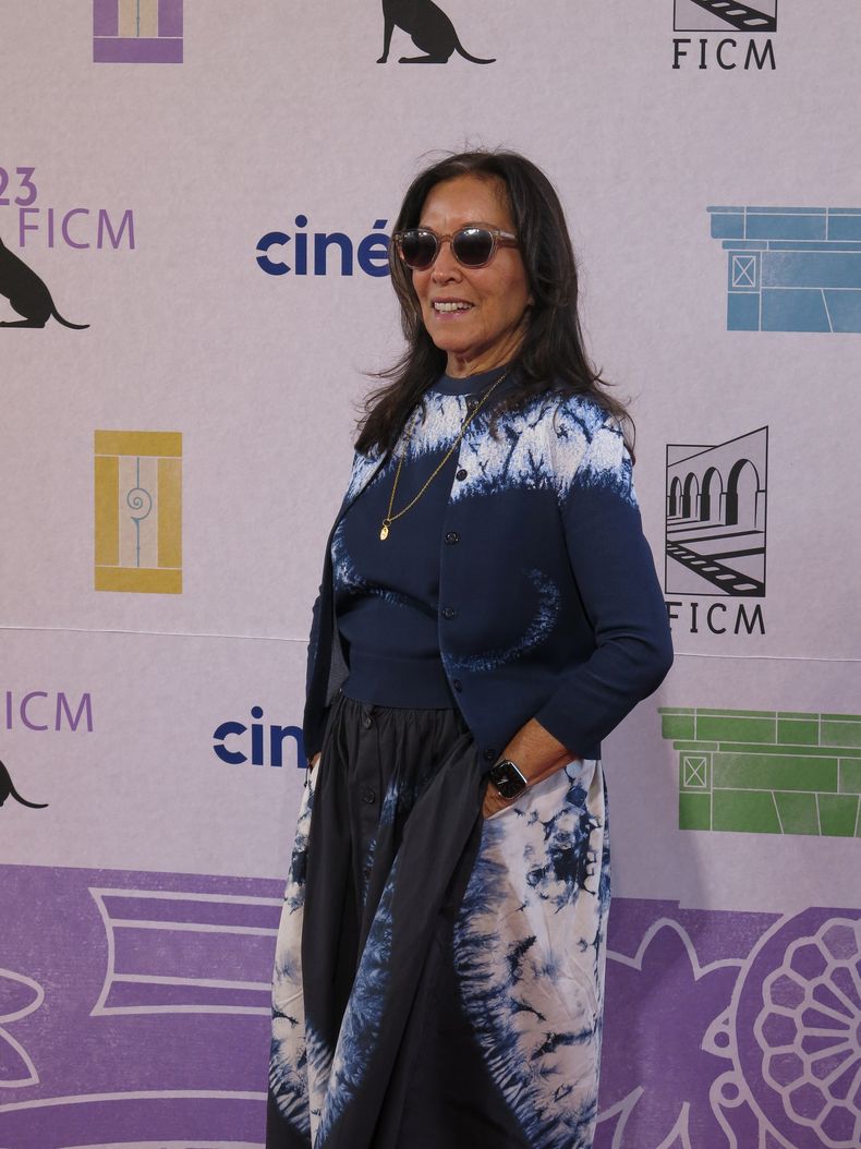 La productora Olivia Harrison posa en la alfombra roja de la versión restaurada de Pedro Páramo de Carlos Velo en el Festival de Cine de Morelia, en México, el martes 14 de octubre de 2025. (Foto AP/Berenice Bautista)