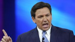 ARCHIVO - El gobernador de Florida, Ron DeSantis, durante un evento en Orlando, Florida,el 24 de febrero de 2022. (AP Foto/John Raoux, Archivo)