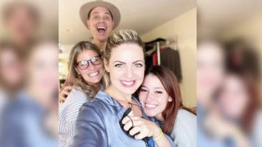 polemica en miami por foto de claudia valdes junto a las hijas de edith massola