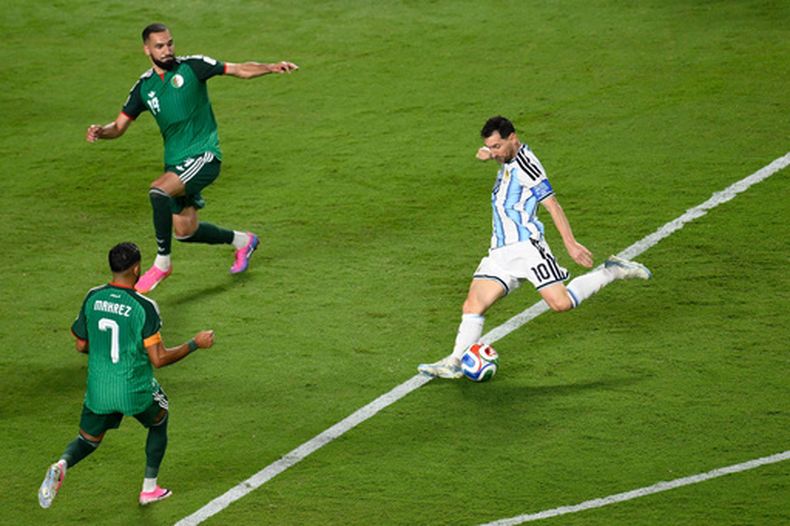 Lionel Messi anota su tercer gol para Argentina en el partido ante Argelia por el Grupo J del Mundial, el martes 16 de junio de 2026 en Kansas City, Missouri (AP Foto/Reed Hoffmann)