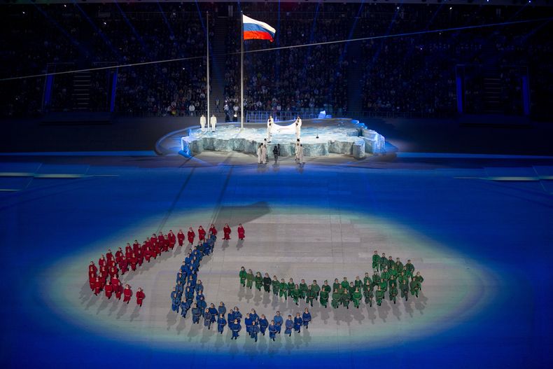 Ceremonia de apertura de los Juegos Paraol&iacute;mpicos de Invierno el viernes, 7 de marzo de 2014, en el estadio Fisht de Sochi, Rusia. El estadio ser&aacute; utilizado para el Mundial de 2018. (AP Photo/Pavel Golovkin)