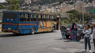 venezuela, el pais con la flota de autobuses mas antigua de latinoamerica ante la desidia del regimen de maduro