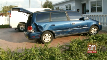 mujer pierde el control de su carro y se estrella contra un puesto de flores en hialeah