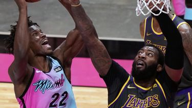 Heat vence por 110-104 a unos diezmados Lakers