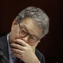 Indignación selectiva: Trump critica a Franken, no a Moore