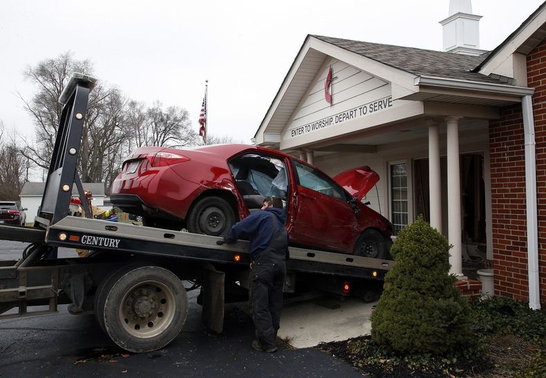 AMN-GEN_AUTO_CONTRA_IGLESIA-0.jpg