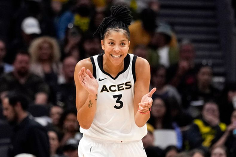 ARCHIVO - Foto del 20 de mayo del 2024, la exjugadora de los Aces de Las Vegas Candace Parker reacciona durante el encuentro ante el Storm de Seattle. (AP Foto/Lindsey Wasson, Archivo)