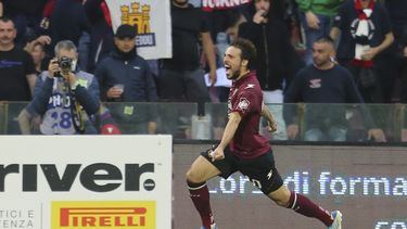 Cagliari iguala con Salernitana en lucha por descenso