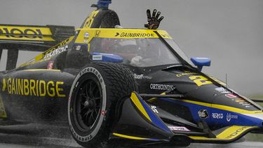 Herta rebasa bajo la lluvia y gana GP de IndyCar