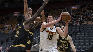 Nuggets superan a Raptors y les cortan buena racha
