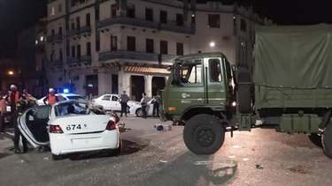 Camión de las FAR destrozó a una patrulla de policía en Centro Habana