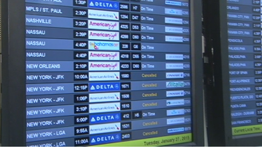 Cancelan miles de vuelos por tormenta de nieve