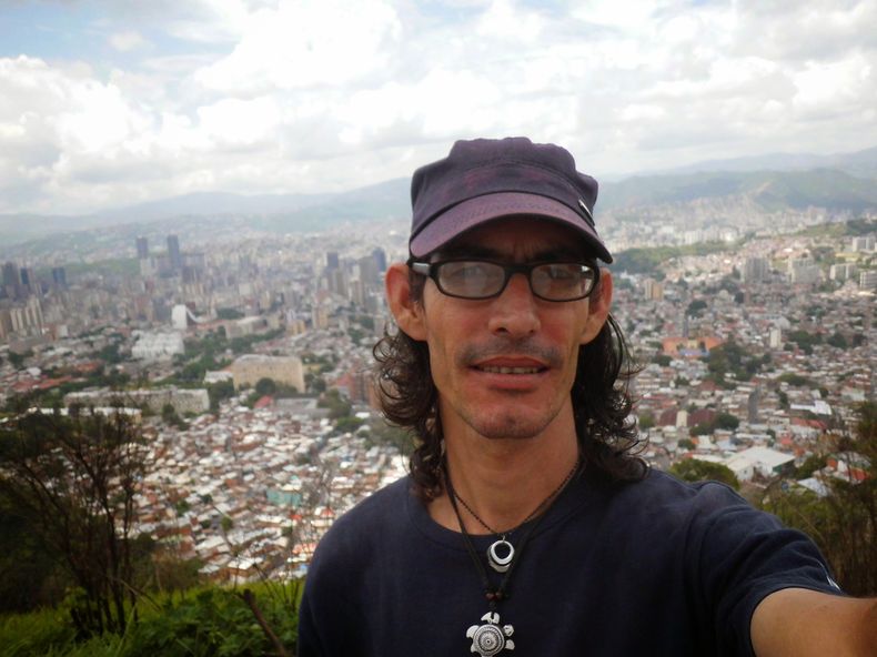 El poeta cubano Geovannys Manso.