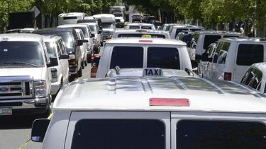 uber podra llevar y recoger personas en el aeropuerto