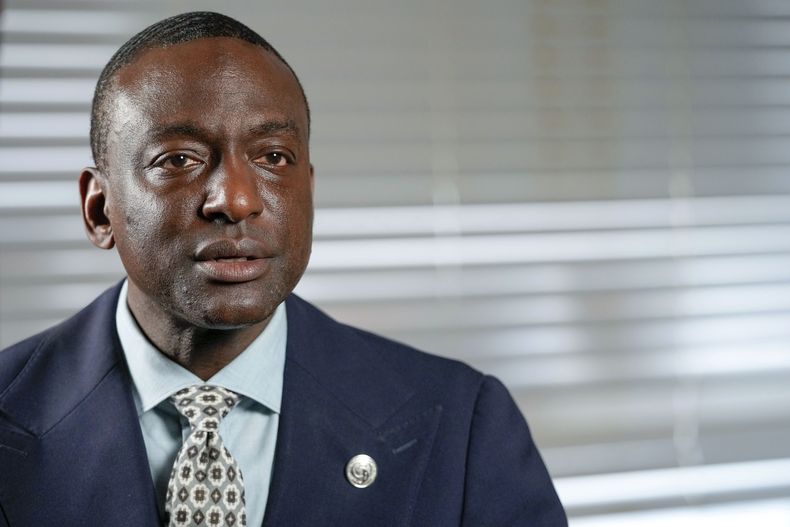 Yusef Salaam, candidato al Concejo Municipal de Nueva York, en entrevista con The Associated Press, el 24 de mayo de 2023 en NY. (AP Foto/Mary Altaffer, Archivo)