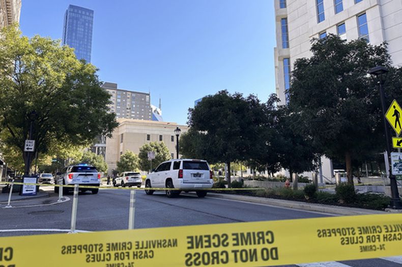 La presencia policial en el tribunal en Nashville, Tennessee, el 8 de octubre del 2026. (AP foto/Kristin Hall)