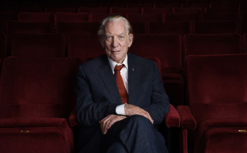 ARCHIVO- El actor Donald Sutherland en la Academia de las Artes y Ciencias Cinematográficas en Beverly Hills, California, el 13 de octubre de 2017. Sutherland, el imponente actor canadiense de M.A.S.H. y The Hunger Games, murió a los 88 años. (Foto Chris Pizzello/Invision/AP, archivo)